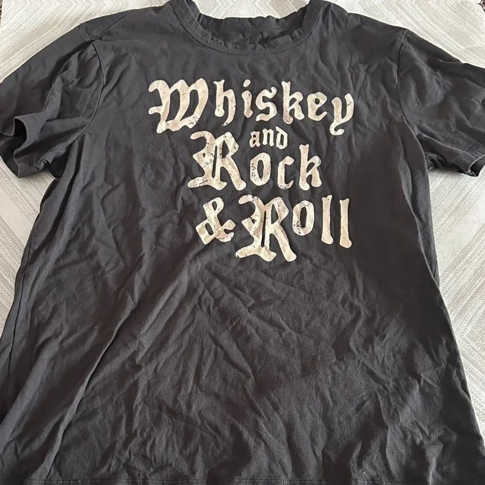 Chaser Men’s XL Graphic Tee “Whiskey and Rock & Roll” Grey T-Shirt